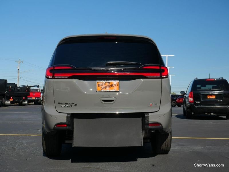 2022 Chrysler Pacifica Touring SImage 23