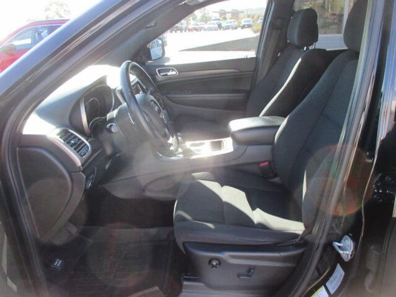 Used 2017 Jeep Grand Cherokee LaredoImage 15