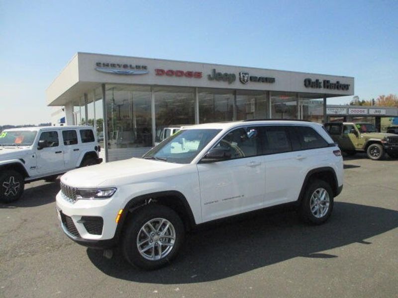 2025 Jeep Grand Cherokee Laredo X 4x4Image 1