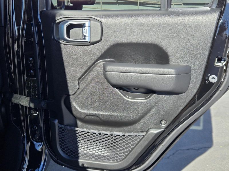 New 2026 Jeep Gladiator Sport S 4x4