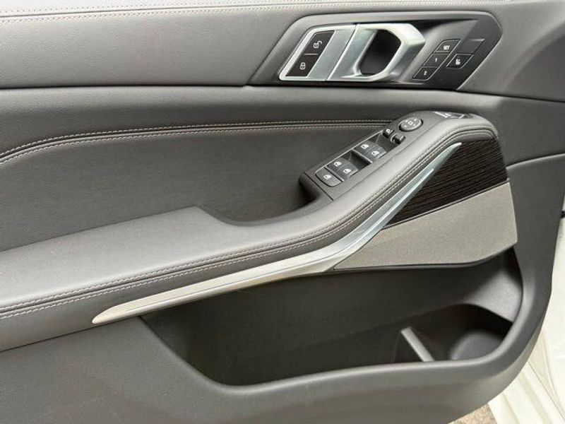 New 2026 BMW X5 M60iImage 15