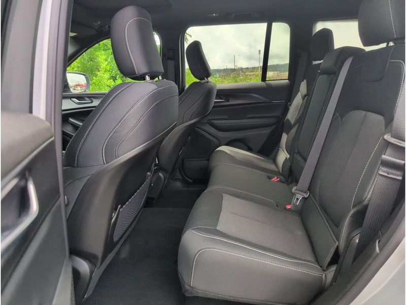 New 2025 Jeep Grand Cherokee Laredo X 4x2Image 29