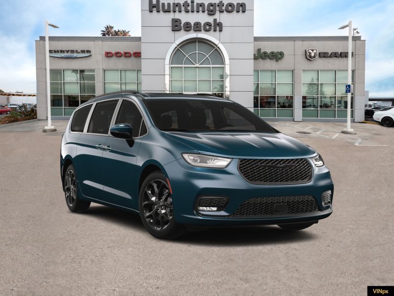 2023 Chrysler Pacifica Limited AWDImage 16