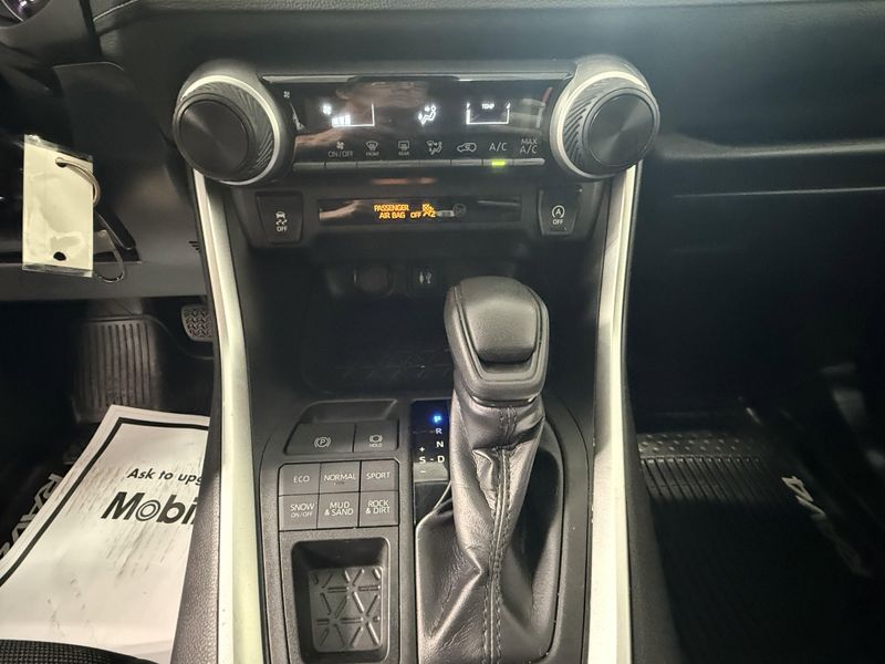 Used 2019 Toyota RAV4 LEImage 28