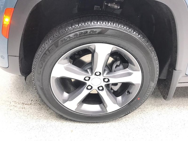 New 2026 Jeep Grand Cherokee Limited 4x4Image 2