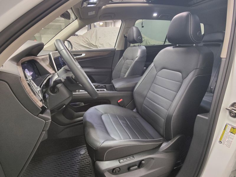 Used 2024 Volkswagen Atlas SEL AWD w/Sunroof & NavigationImage 17
