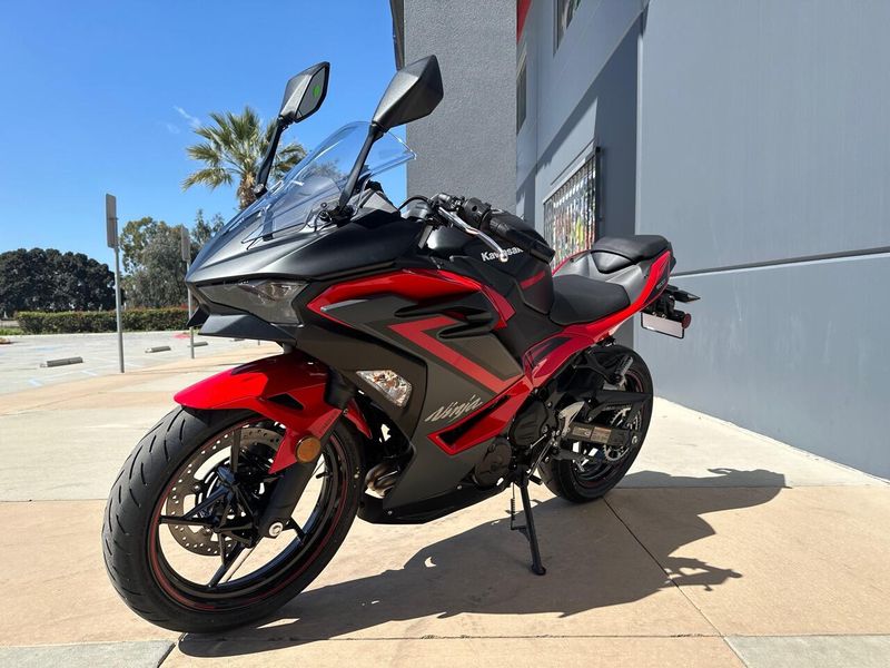 2025 Kawasaki NINJA 500 SE ABS Image 5