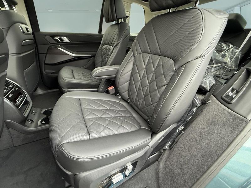 2025 BMW X7 xDrive40iImage 29