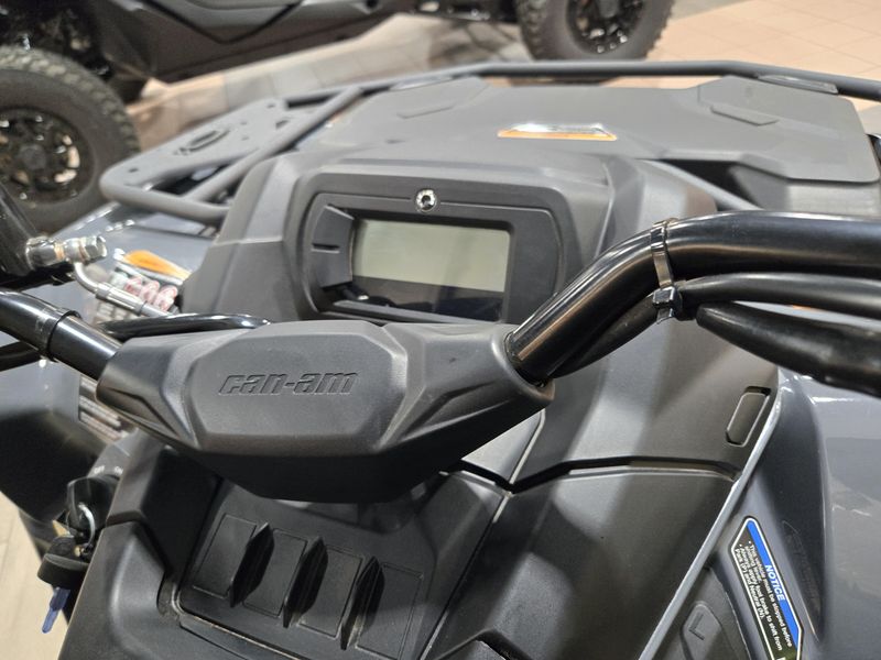 2025 Can-Am OUTLANDER 700 GRANITE GRAY Image 17