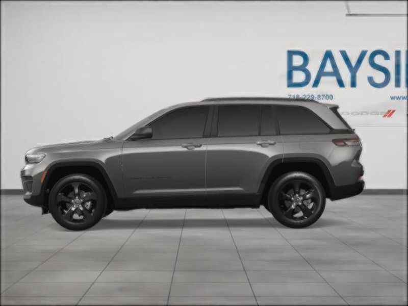 2025 Jeep Grand Cherokee Altitude photo 2