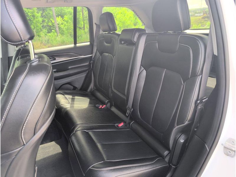 Used 2023 Jeep Grand Cherokee LimitedImage 29