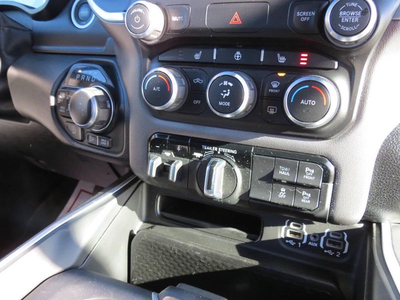 Used 2021 RAM 1500 Big Horn 4x4 4dr Crew Cab 5.6 ft. SB PickupImage 14