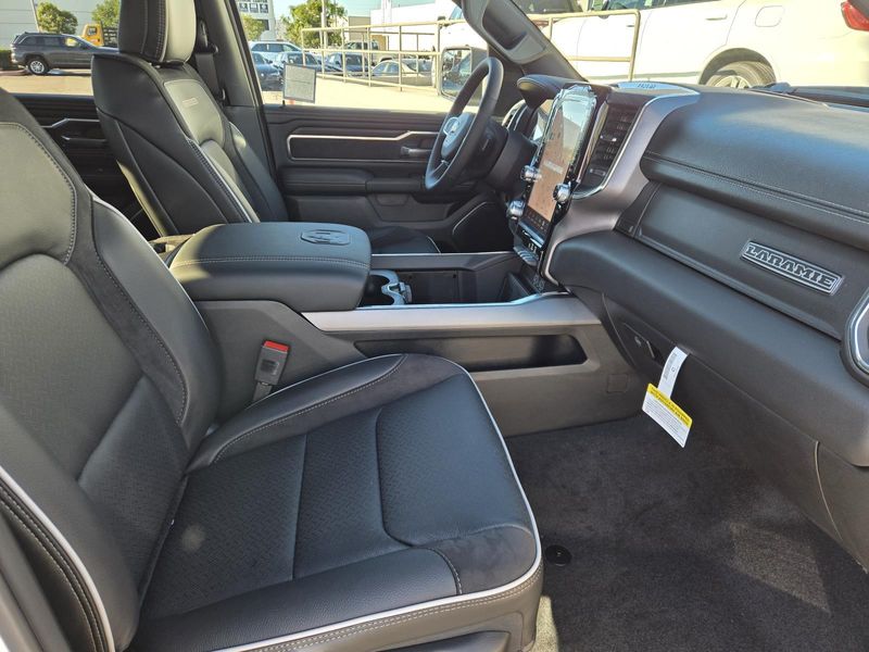 New 2026 RAM 1500 Laramie Crew Cab 4x2 5'7' Box