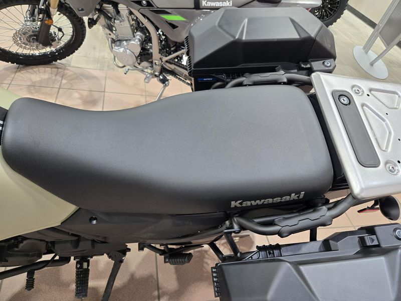 2025 Kawasaki KLR 650 ADVENTURE ABS CYPHER CAMO TAN AND METALLIC MATTE CARBON GRAYImage 13