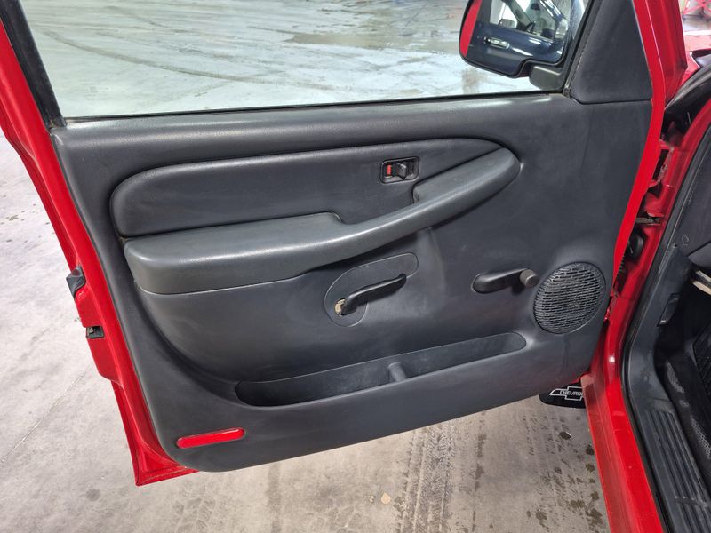 2000 Chevrolet Silverado 1500 Image 17