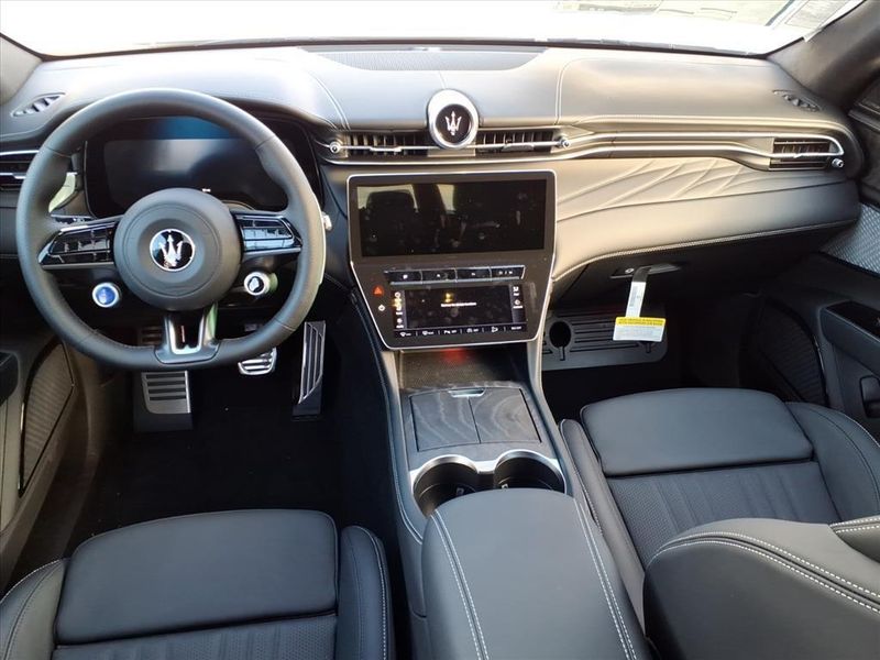 New 2025 Maserati Grecale ModenaImage 13