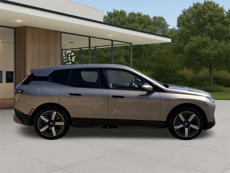 Used 2025 BMW iX xDrive50Image 5