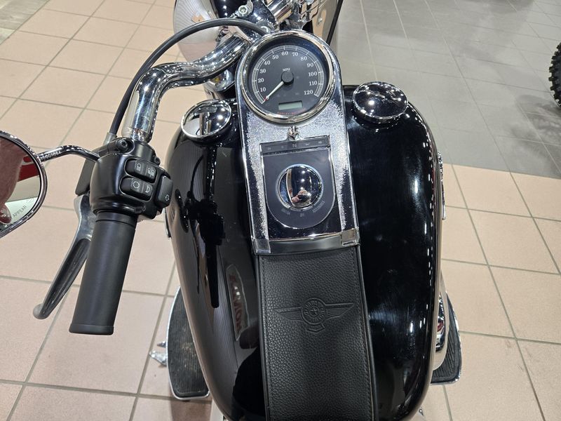 2016 HARLEY SOFTAIL FATBOY BLACK Image 13