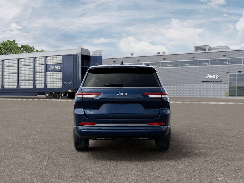 New 2026 Jeep Grand Cherokee L Limited Reserve 4x4Image 7