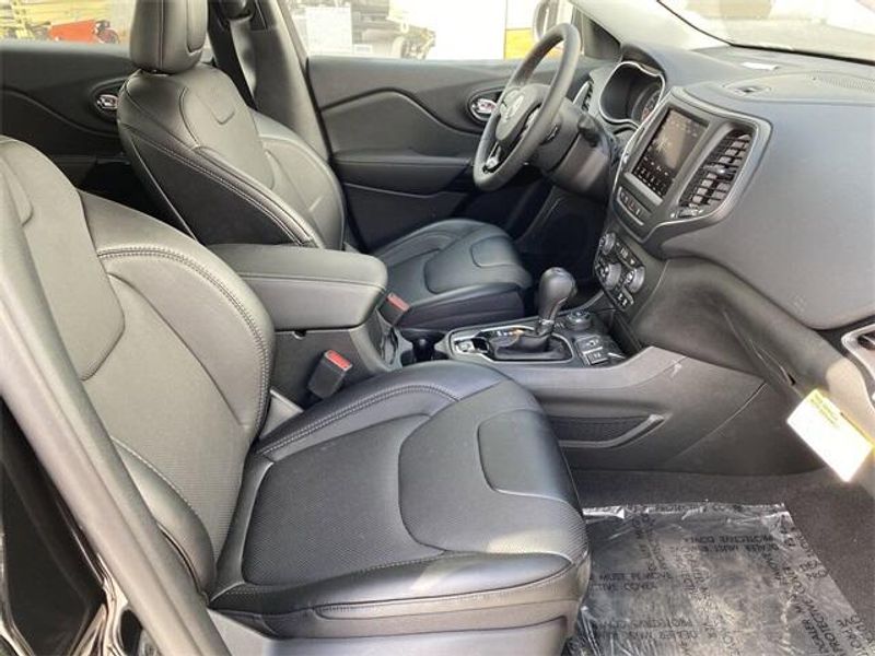 New 2023 Jeep Cherokee Altitude Lux 4x4Image 12