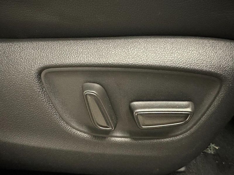 2021 Toyota Highlander XLE photo 31
