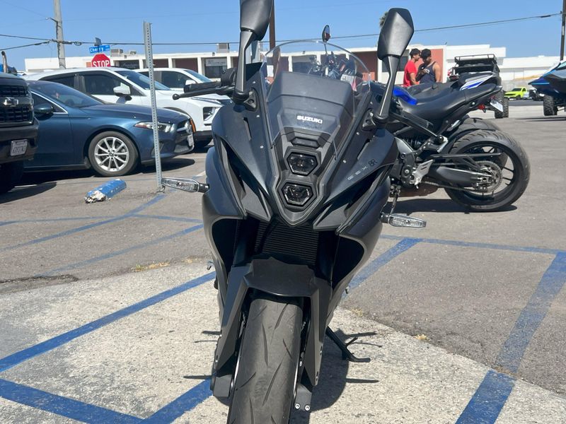 2025 Suzuki GSX-S 8R Image 4