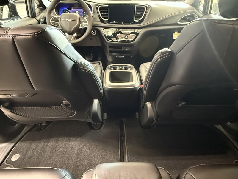 New 2026 Chrysler Pacifica SelectImage 20