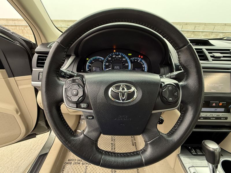 2013 Toyota Camry Hybrid XLEImage 24