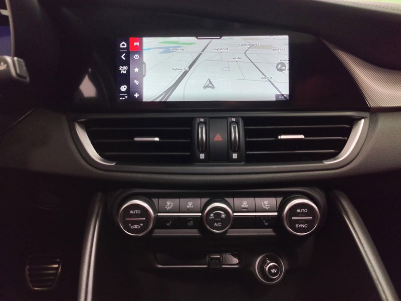 2024 Alfa Romeo Giulia Veloce AWD w/Sunroof/NAV/Activ AsstImage 23
