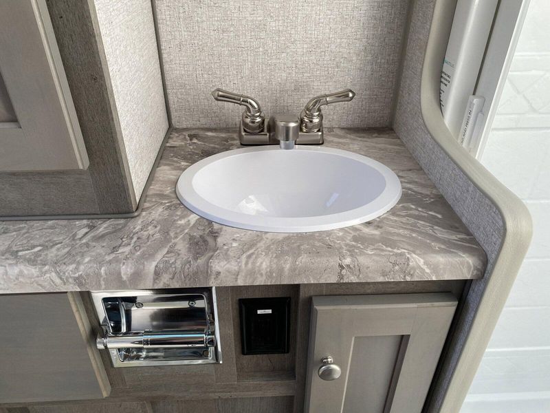 2024 ARCTIC FOX 1150 W/Gen Image 18