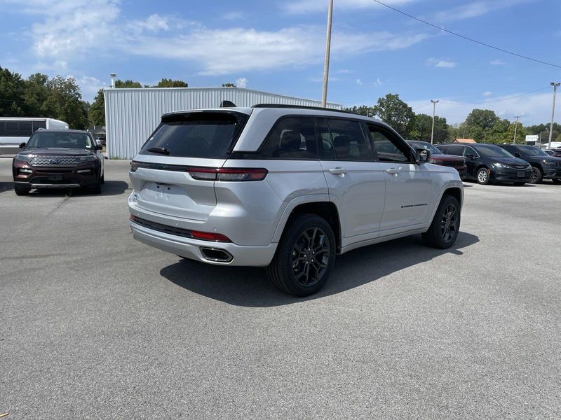 2024 Jeep Cherokee 4xe Anniversary Edition Sport photo 6