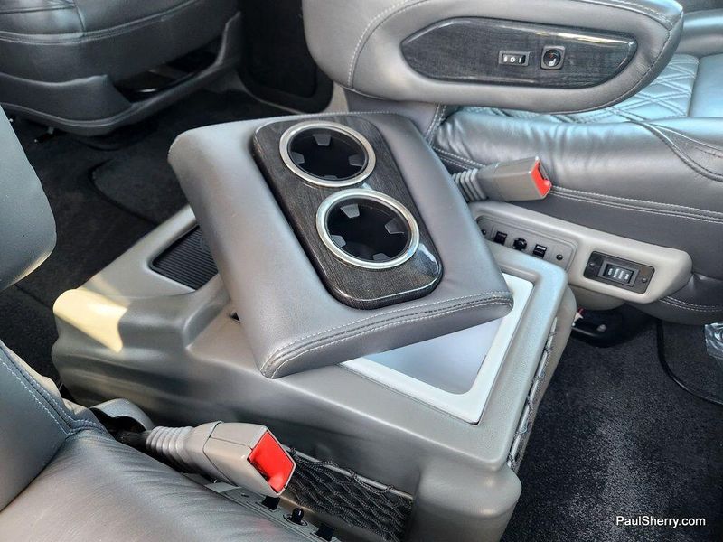 2023 Chevrolet Express Cargo Image 4