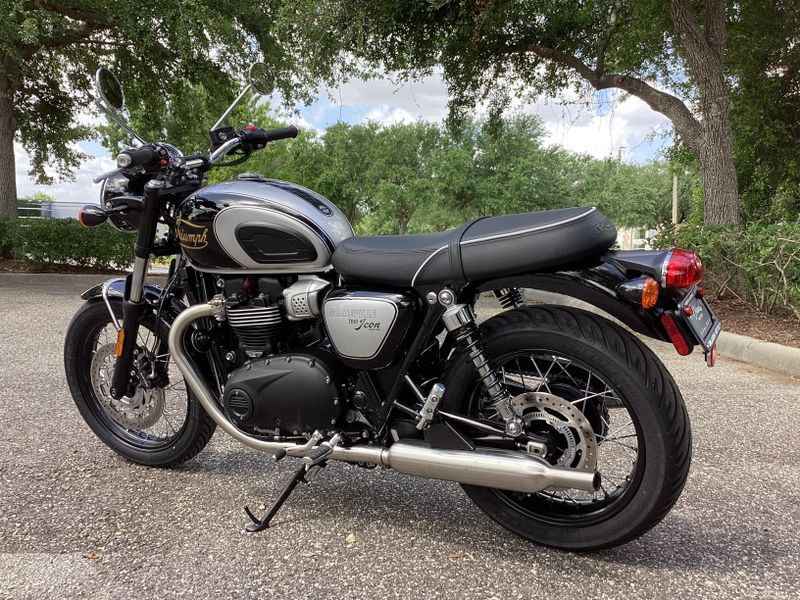 2025 Triumph Bonneville T100