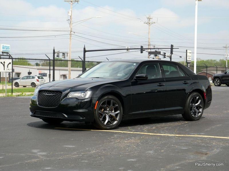 2023 Chrysler 300 Touring SportImage 5