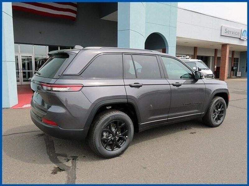 2025 Jeep Grand Cherokee Altitude XImage 7