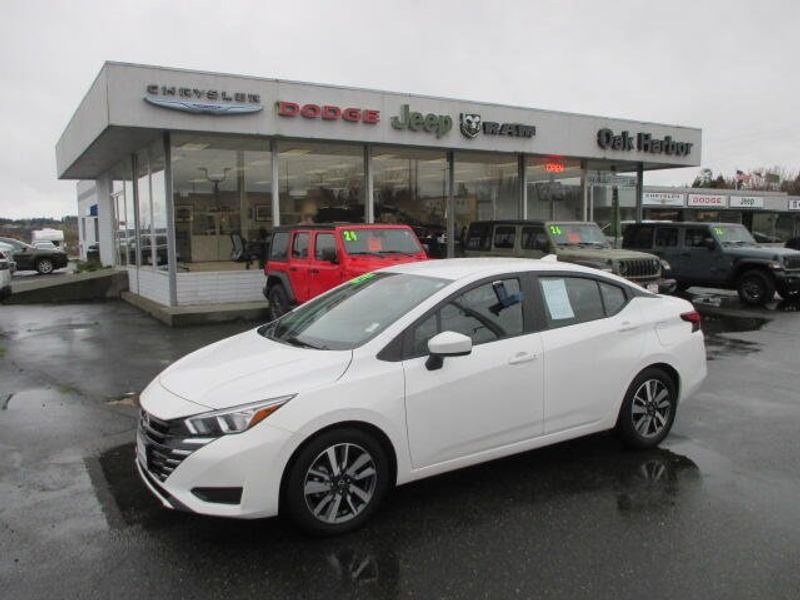 Used 2023 Nissan Versa SVImage 1