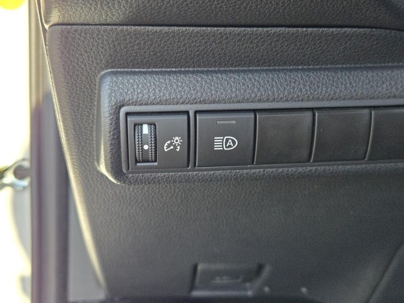 Used 2025 Toyota Corolla SE CVT (Natl)