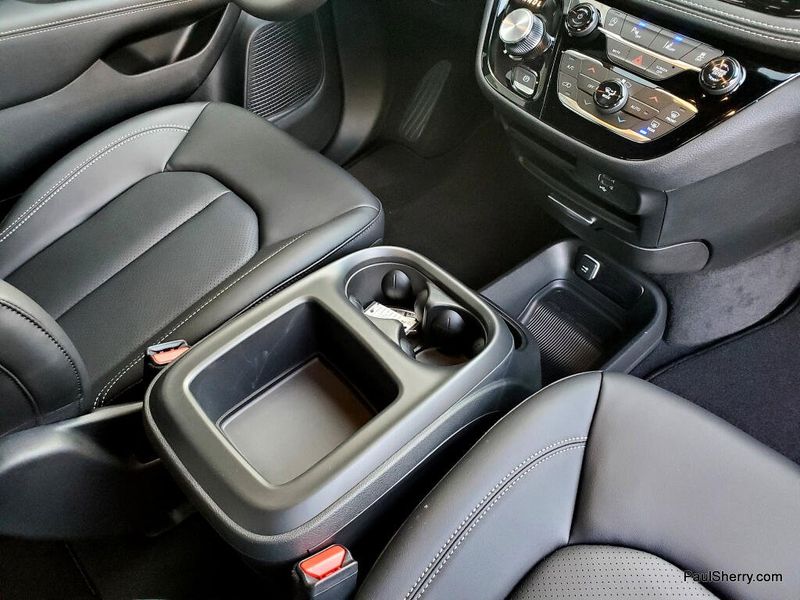 New 2026 Chrysler Pacifica Select