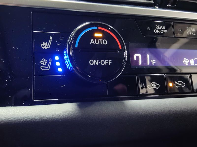 2023 Nissan Pathfinder Platinum V6 AWD BlackImage 12