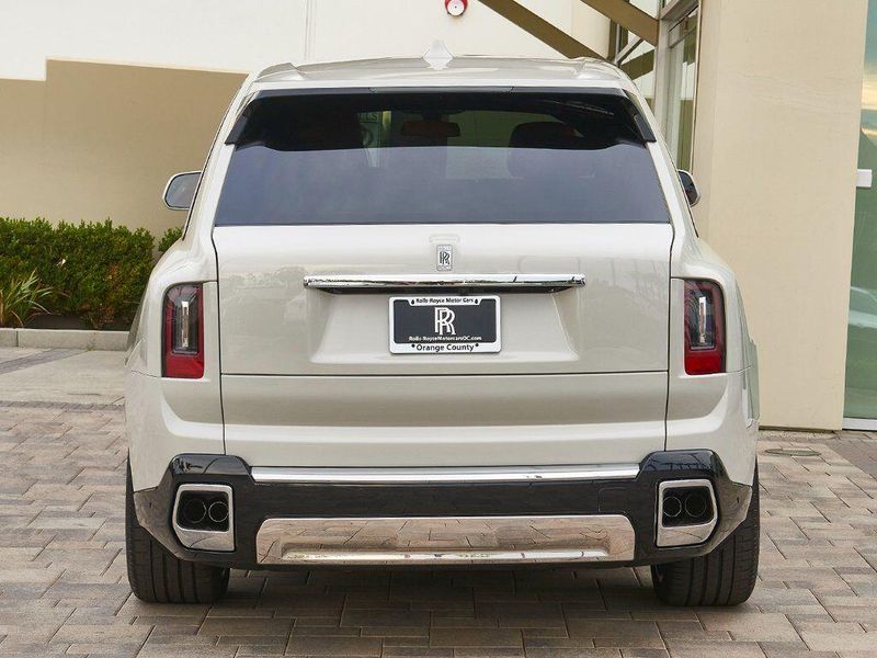 New 2026 Rolls-Royce Cullinan Image 9