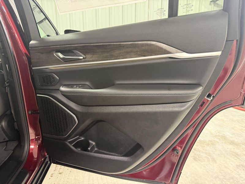 New 2026 Jeep Grand Cherokee L Limited 4x4Image 12