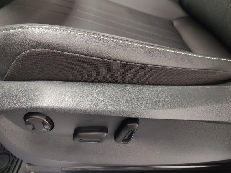 Used 2024 Volkswagen Tiguan SE AWD R-Line Black w/SunroofImage 19