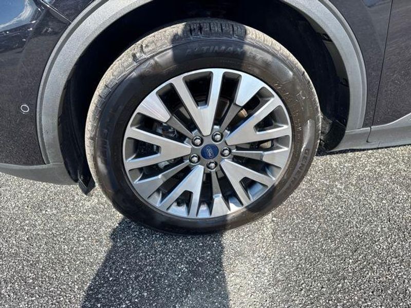 2021 Ford Escape Titanium photo 11