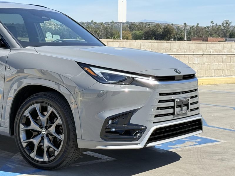 New 2026 Lexus TX 500h F SPORT Performance LuxuryImage 3