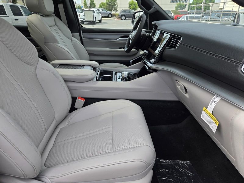 2026 Jeep Grand Wagoneer L Grand Wagoneer L Limited Altitude 4x4