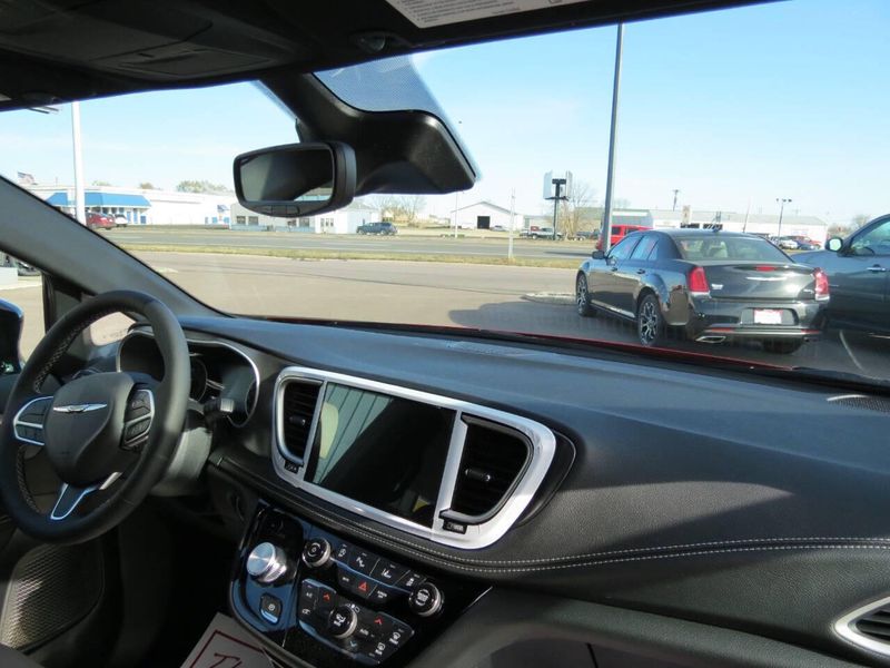 New 2026 Chrysler Pacifica Select AwdImage 11