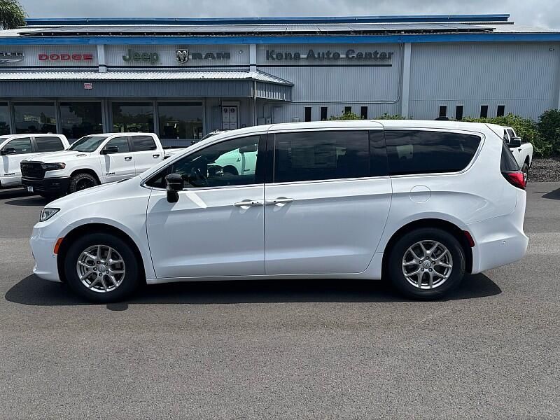 2025 Chrysler Pacifica photo 2