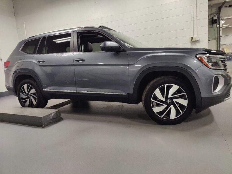 2024 Volkswagen Atlas SEL AWD w/Sunroof/NavImage 3