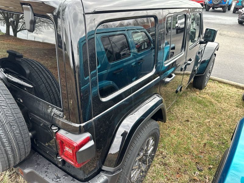 2024 Jeep Wrangler 4-door SaharaImage 8