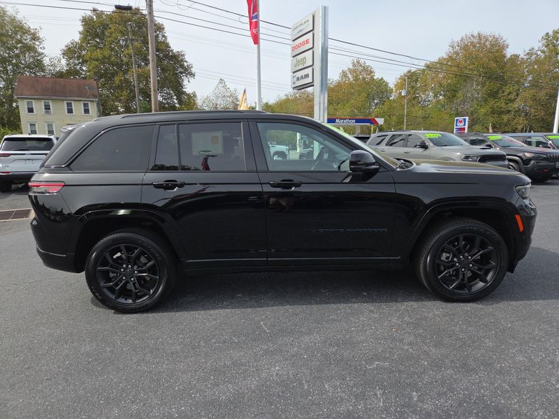 2023 Jeep Cherokee 80th Anniversary Edition photo 2
